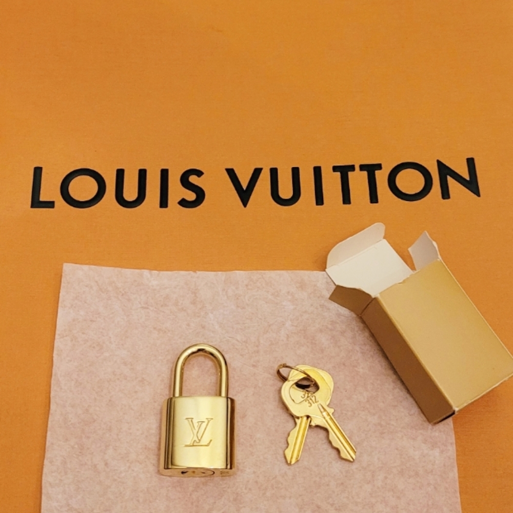 #312 Louis Vuitton Padlock and 2 Keys - Picture 4 of 6